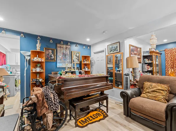 67-02 Almeda Avenue image 6 of 41