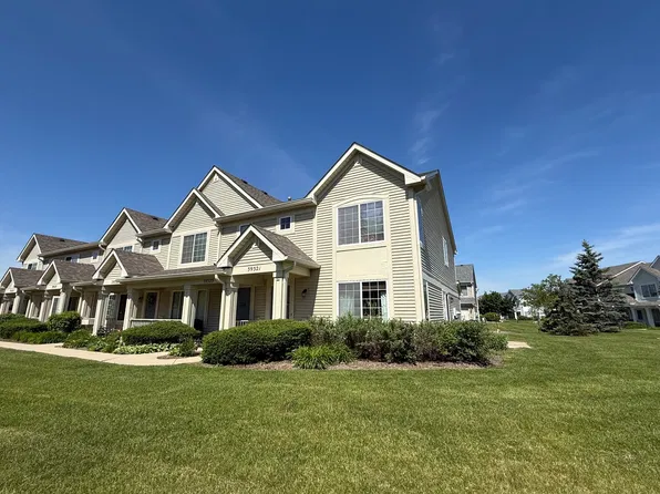 39321 N Melbourne Ct, Beach Park, IL 60083