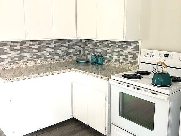 5th image of 226 Lost River Ave