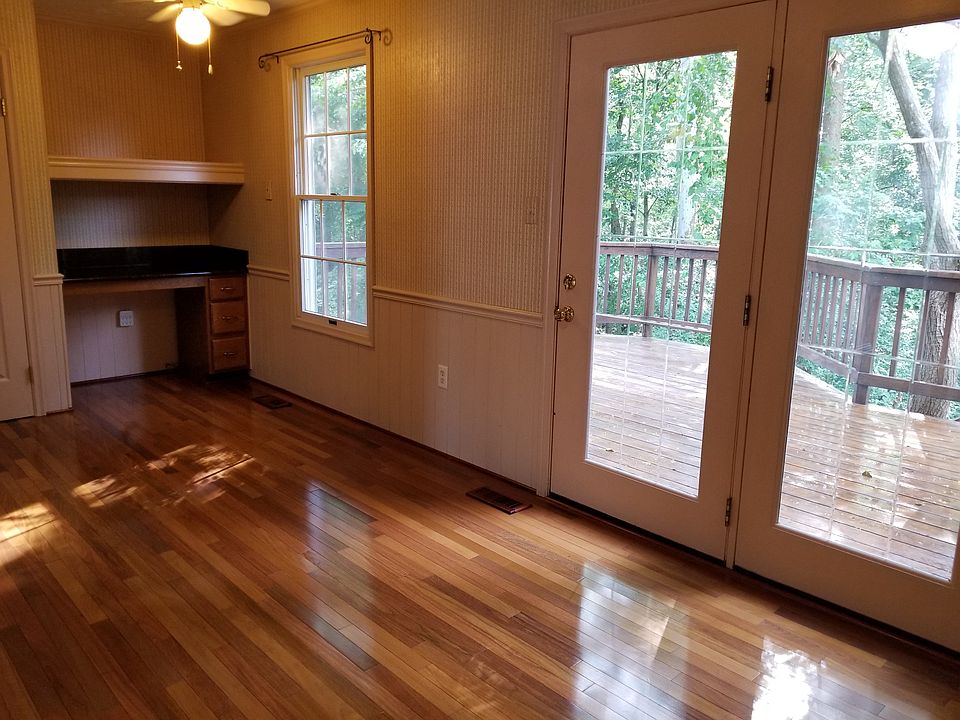 kitchen and dinning rm and upper deck.