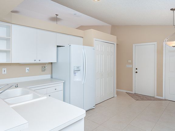 3rd image of 2440 Alicia Ln