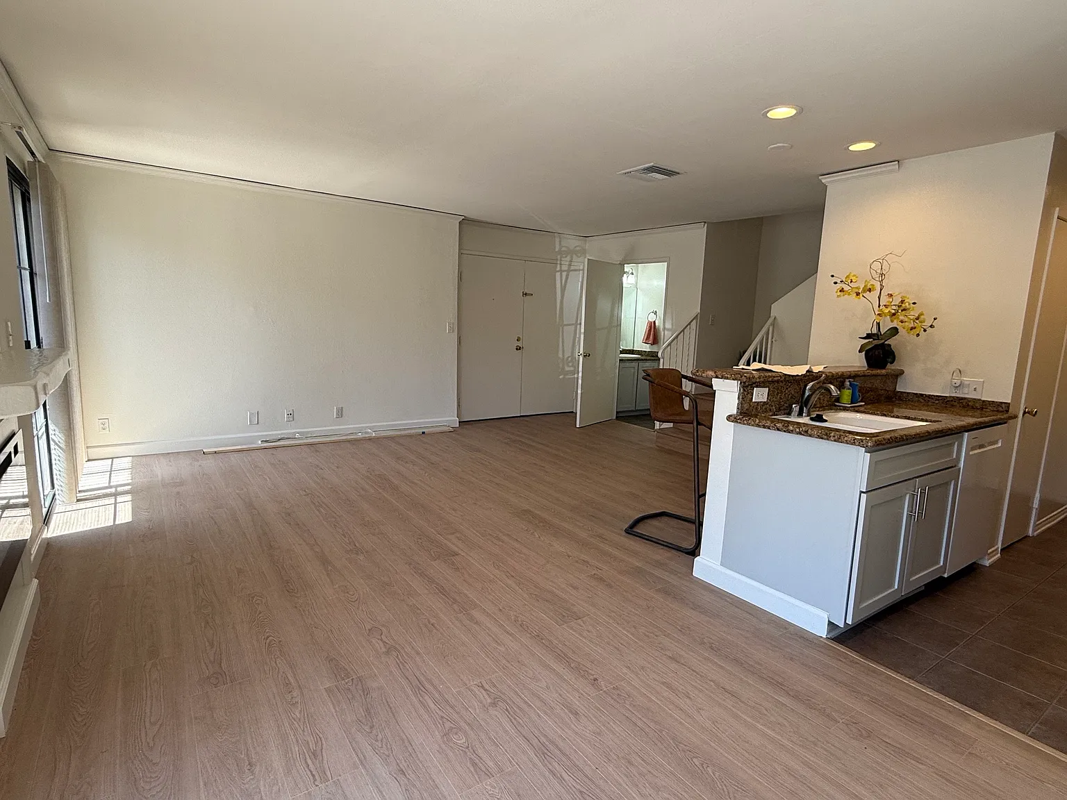 2 bed, 2.5 bath, 1200 sqft, $3,250 — Photo 3