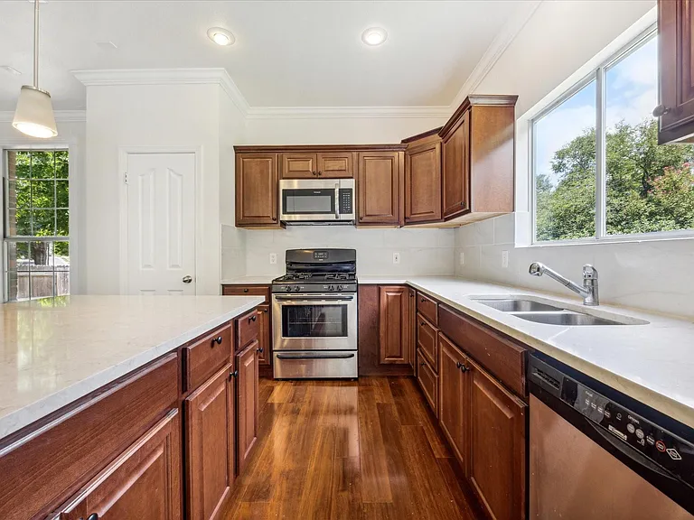 2926 Winchester Dr — Photo 14