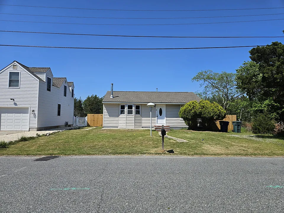 16 Surfside Blvd