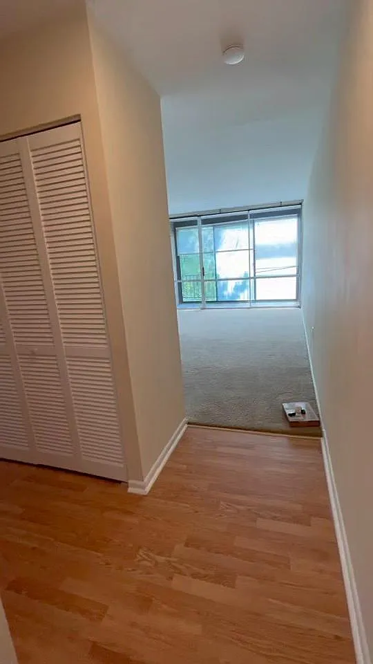 3 bed, 1042 sqft, $2,350 — Photo 2