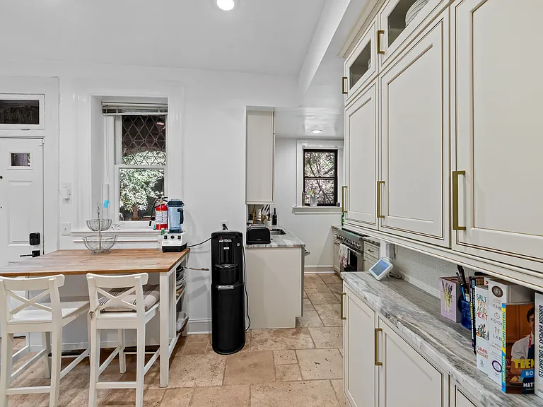 2329 Porter St NW — Photo 18