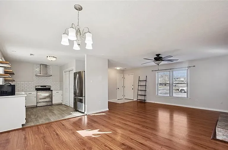 6295 Banshire Dr — Photo 8