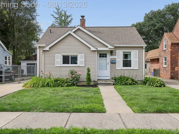 22426 Doremus St, Saint Clair Shores, MI 48080