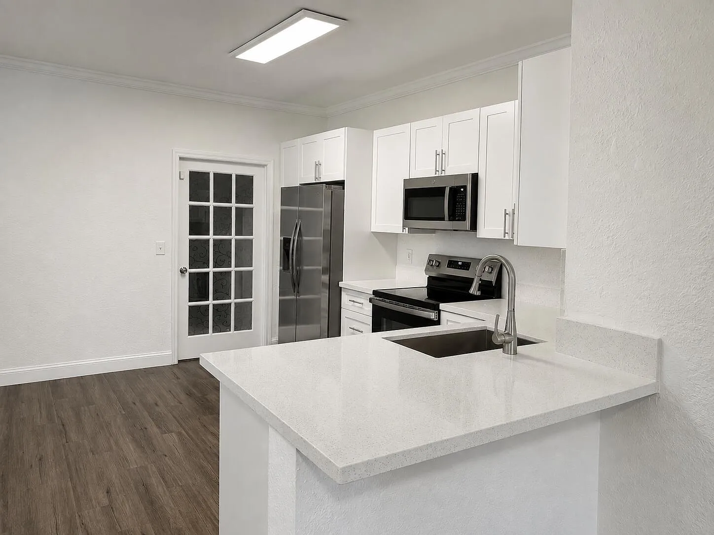 4 bed, 2.5 bath, 1728 sqft, $3,700 — Photo 2