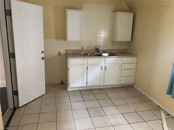 3rd image of 3455 W 49th St