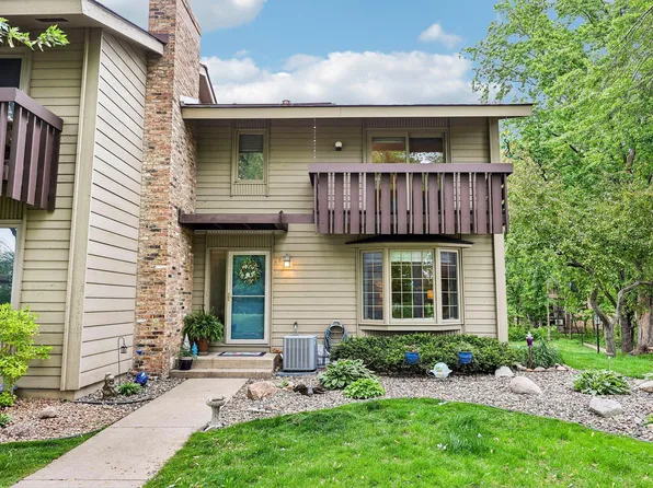 28 Birnamwood Dr, Burnsville, MN 55337
