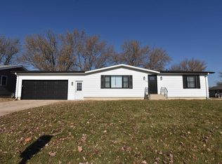 1200 3rd St N #W, Independence, IA 50644