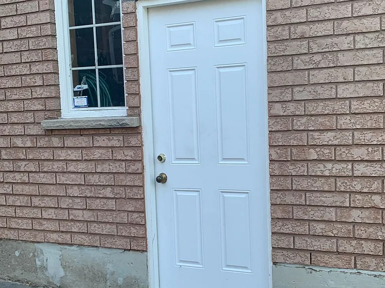 904 Drysdale Dr — Photo 2