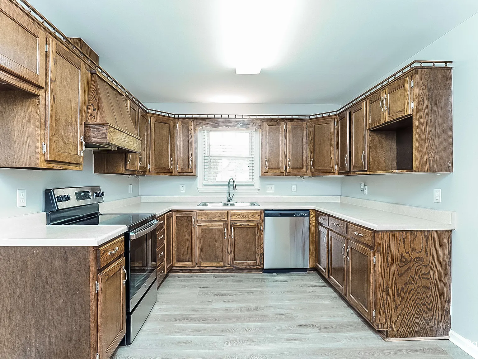 3 bed, 2.0 bath, 1700 sqft, $2,345 — Photo 3
