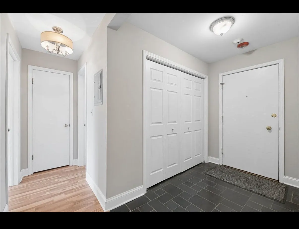 2 bed, 1330 sqft, $2,600 — Photo 2
