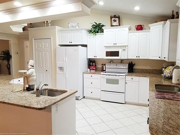 4th image of 1714 Amber Ln