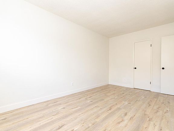 4th image of 4575 Maplewood Ave APT 7