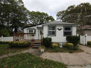 247 Pawnee St, Ronkonkoma, NY 11779