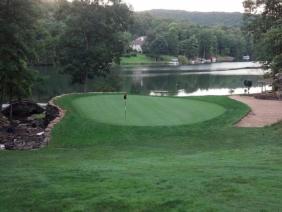 4th image of 22 Lakeridge Ter