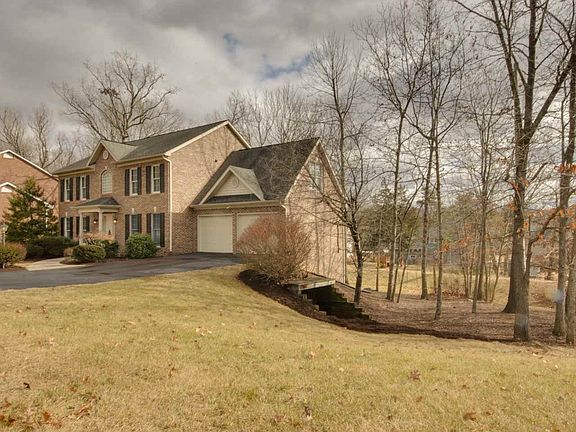 4th image of 1071 Wyndham Dr
