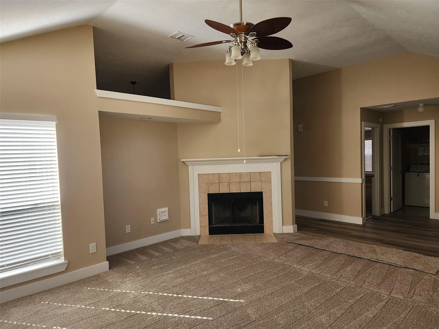 3 bed, 2.0 bath, 1892 sqft, $2,275 — Photo 2
