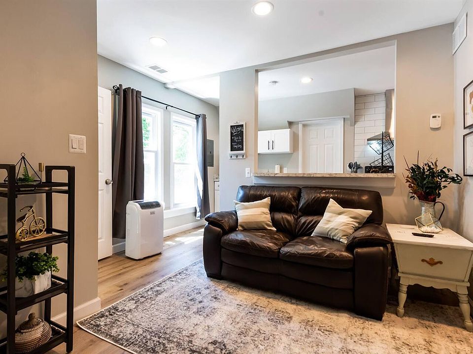 1st image of 278 Euclid St APT 2-ID1032365P