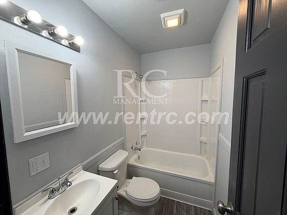 3rd image of 421 Ferndale Ave #T