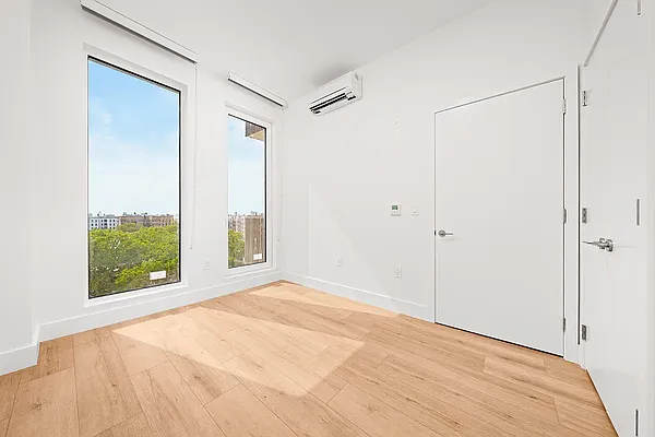 Bedroom, photo 1