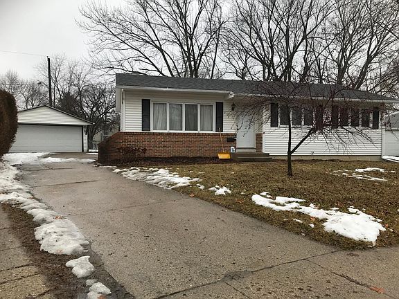 2nd image of 913 Yuma Cir
