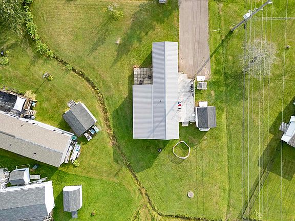 3rd image of 16 Lorne Cres