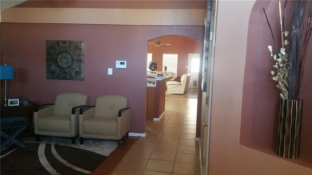 3 bed, 3.5 bath, 1925 sqft, $1,795 — Photo 2