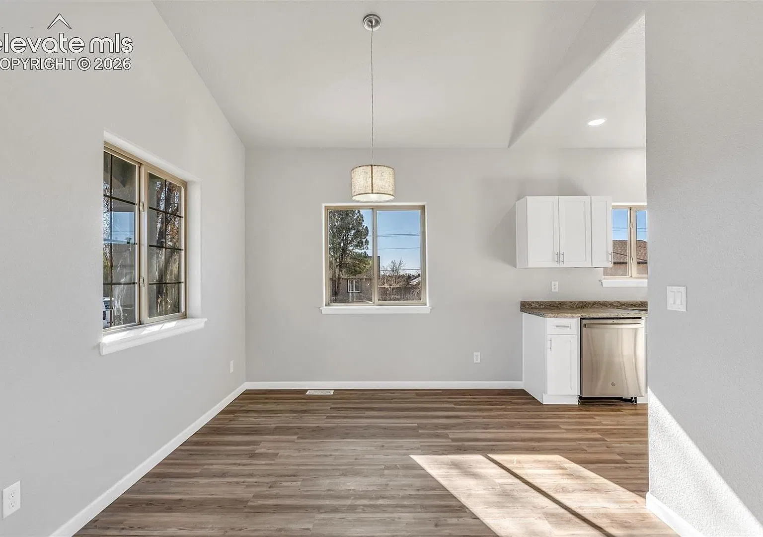 3 bed, 1140 sqft, $1,600 — Photo 3
