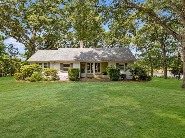 633 Pine Neck Rd, Southold, NY 11971