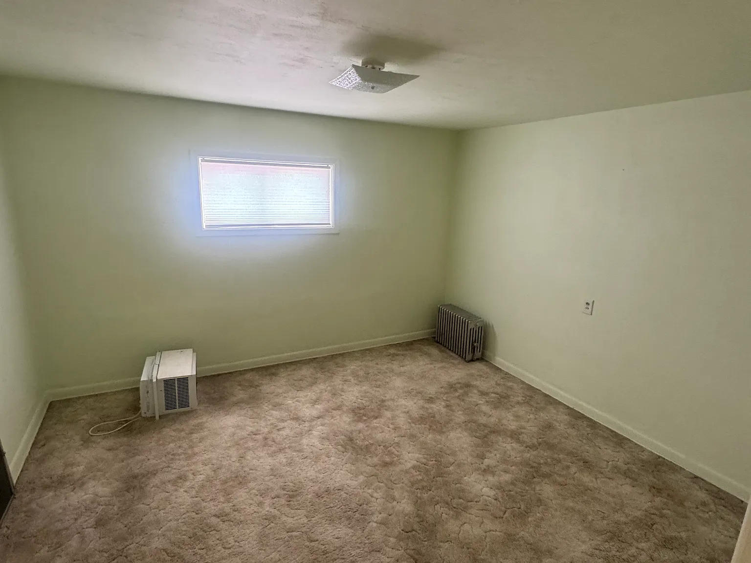 3 bed, 2300 sqft, $1,625 — Photo 3