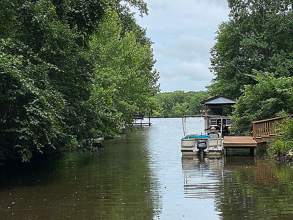 3rd image of 429 Dogwood Dr