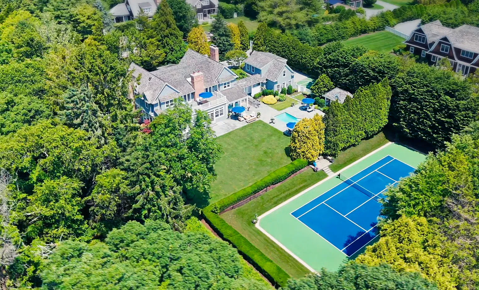 Georgica Estate Compound with Pool and Tennis — Photo 2