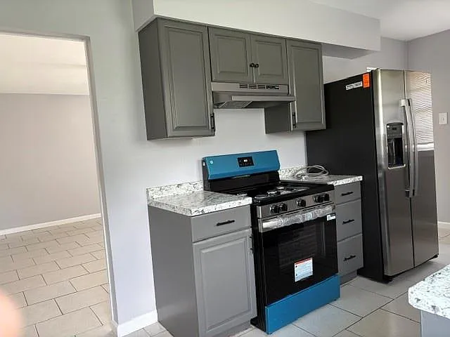 2 bed, 1.0 bath, 1000 sqft, $1,300 — Photo 2