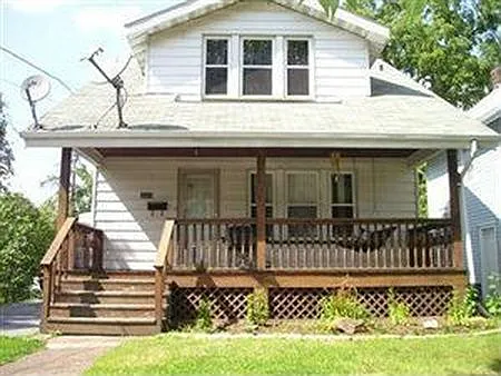 1227 Hollywood St NE photo 1