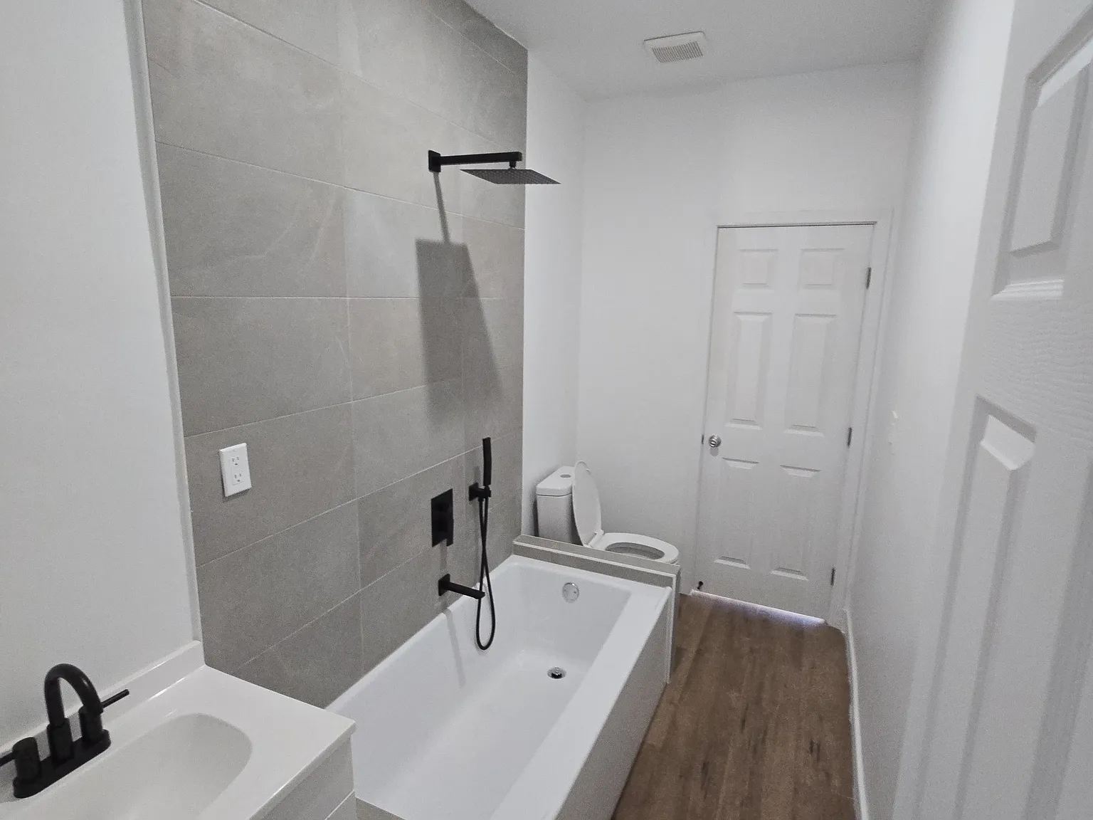 2 bed, 800 sqft, $2,600 — Photo 3