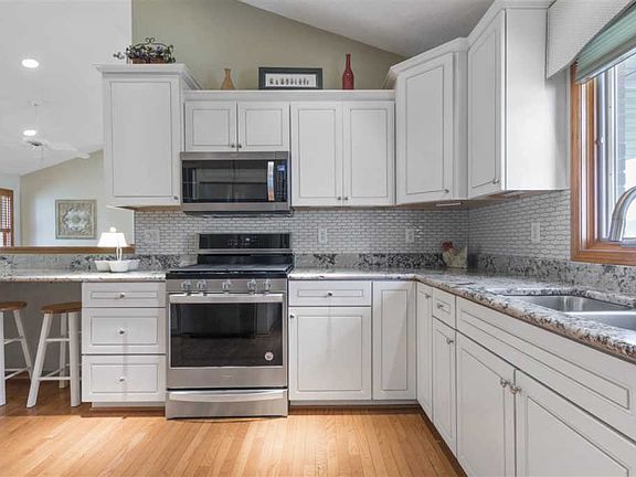 4th image of 401 Gershwin Ln