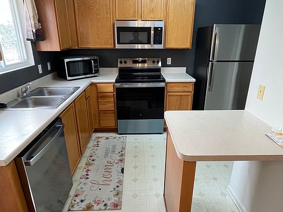 4th image of 15835 Cottonwood St