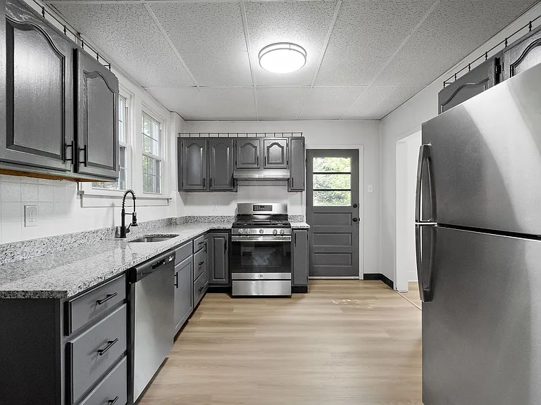 2810 Freeland St — Photo 1