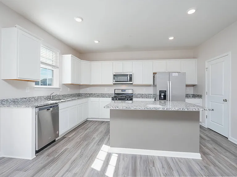 2085 Pomona Way — Photo 40