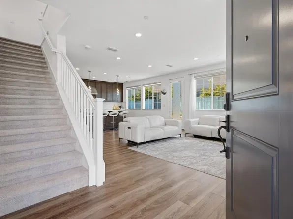 48 E Frost Dr, Mountain House, CA 95391