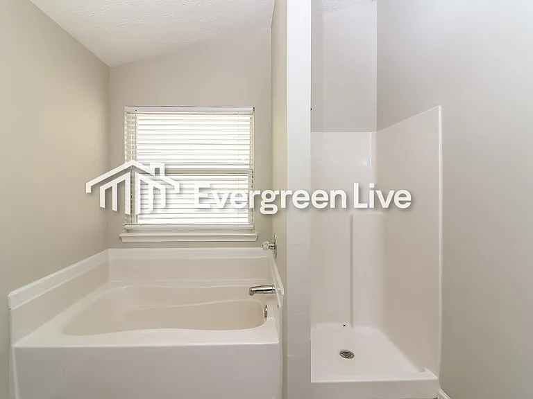 9484 Lakeview Rd — Photo 4