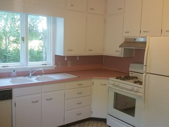 4th image of 714 Stanton Ave