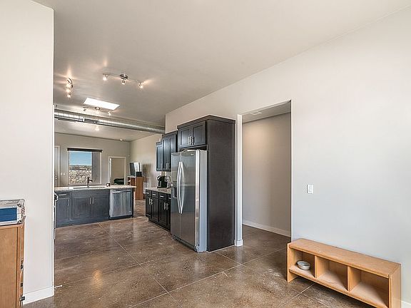 3rd image of 6457 Tama St