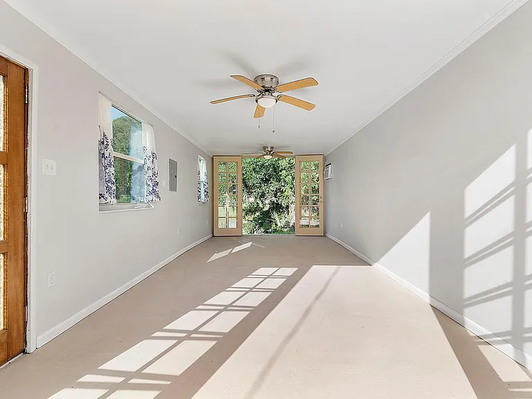 320 Le Jeune Dr — Photo 23