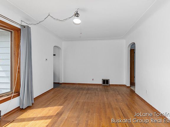 4th image of 913 Blanchard St SW