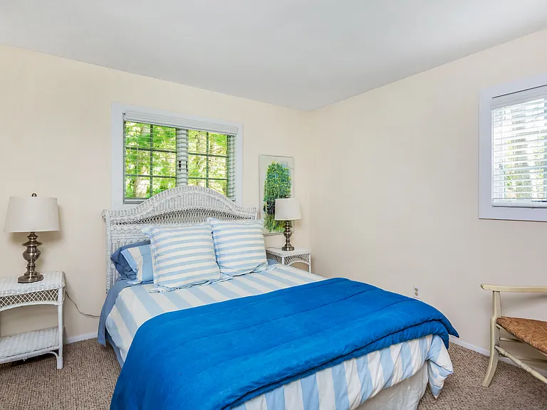 39 Roxbury Ln — Photo 28
